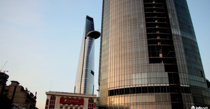 Tòa nhà nhìn từ phía quận 4.