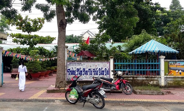 Trường mần non thị trấn Đầm Dơi. Ảnh: Nhân dân. 