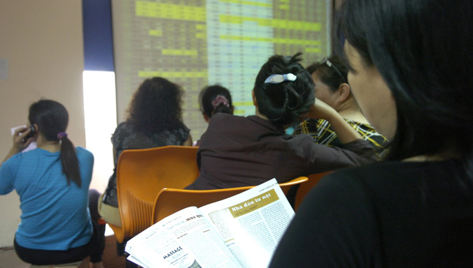 Năm 2015 TTCK chịu nhiều tác động tiêu cực mạnh từ yếu tố bên ngoài.