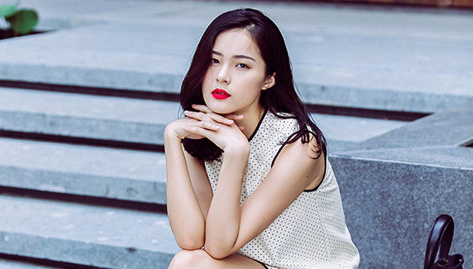 Hạ Vi: Chung chiếu với Thúy Vi