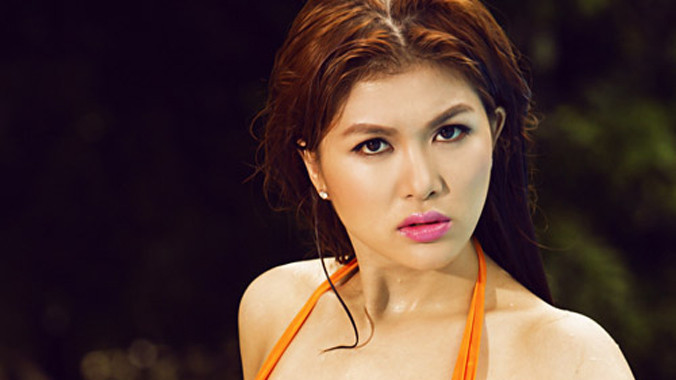 Oanh Yến: Em đẹp, em có quyền?