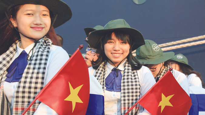 Thục Huyền (bìa phải) trong chương trình SSEAYP 2015