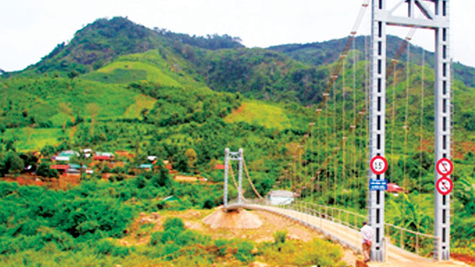 Cầu treo Năng Lớn 3, xã Đắk Sao, huyện Tu Mơ Rông. Ảnh: HK