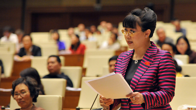 ĐB Nguyễn Thị Nguyệt Hường và nhiều ĐB khác không đồng tình với việc xoá thuế cho DNNN. Ảnh: HL