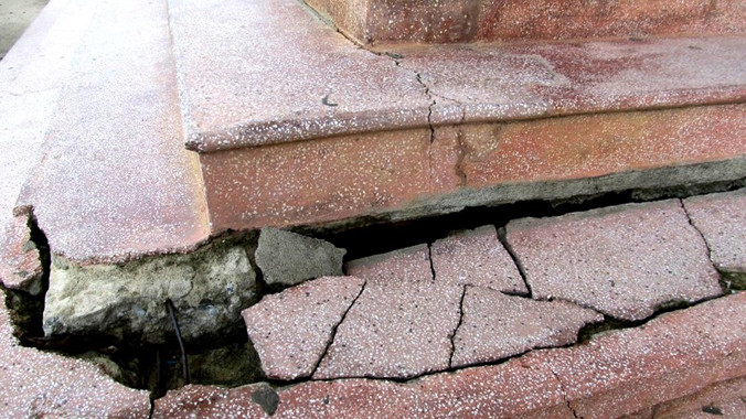 Gần 500 học sinh học trong ngôi trường sụt lún