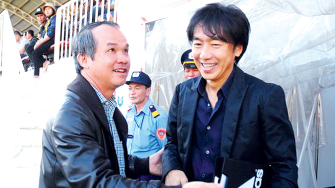 Bầu Đức và HLV Miura thời còn sóng yên biển lặng.