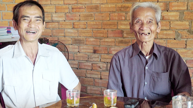 Nụ cười tươi, gần 18 năm mới có lại của cha con cụ Huỳnh Văn Truyện