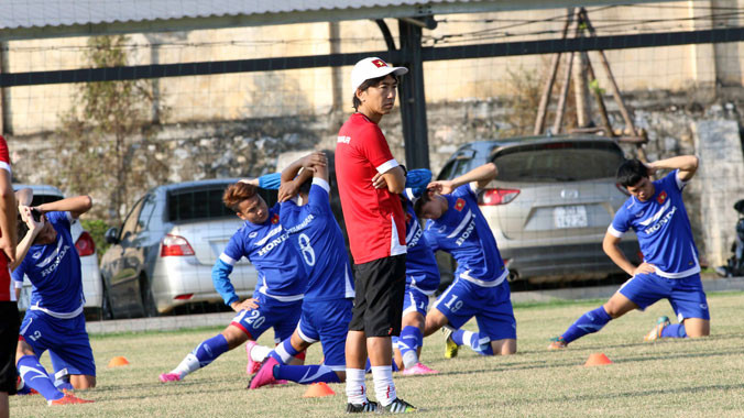 Cũng giống các đời HLV ngoại trước đây, HLV Miura luôn được yêu cầu phải đá thắng, đá hay, đá có bản sắc. Ảnh: VSI