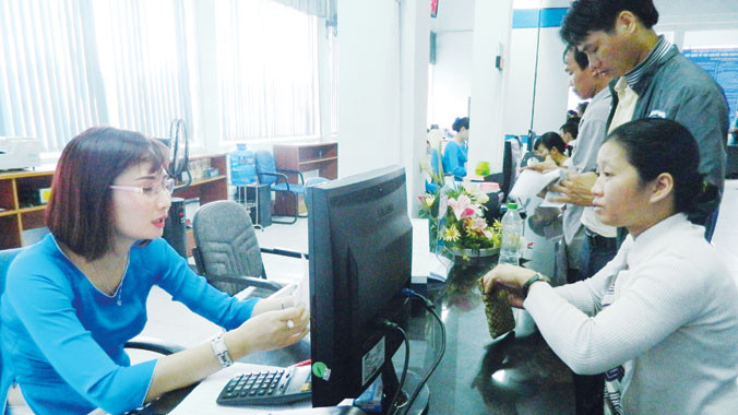 Ngày đầu mua vé tàu Tết tại ga Sài Gòn: Tiền trao, cháo chưa múc được!