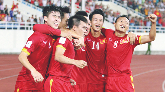Màn trình diễn đáng khen của các tuyển thủ Việt Nam ở trận gặp Iraq sẽ giúp kéo nhiều khán giả đến sân ở trận gặp Thái Lan tuần tới. Ảnh: VSI