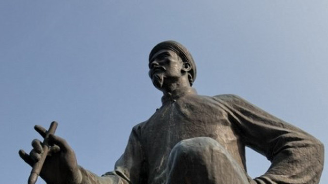 Tượng đài Nguyễn Du.