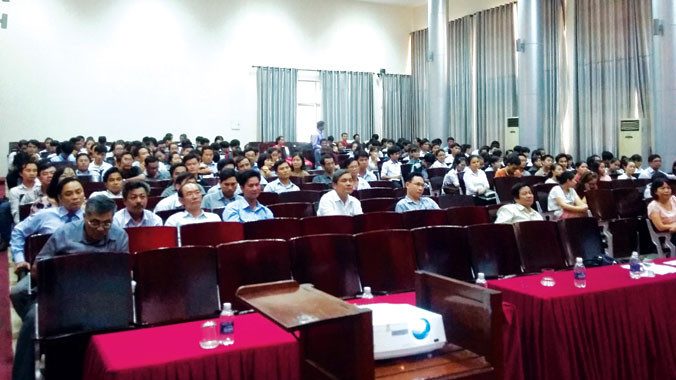 Toàn cảnh Hội nghị cán bộ giáo viên và sinh viên về tác hại của việc sử dụng thuốc lá và các hoạt động xây dựng trường học không khói thuốc lá tại trường.