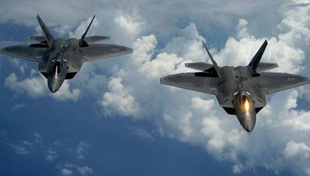 Đầu tháng này, đội máy bay của liên minh quân sự do Mỹ đứng đầu đã tấn công 116 xe tải chở dầu buôn lậu của IS chỉ 45 phút sau khi thả tờ rơi cảnh báo các tài xế chạy khỏi xe.