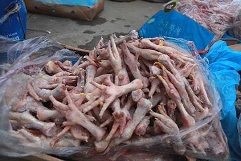 Tâng vật một vụ vận chuyển thực phẩm bẩn.