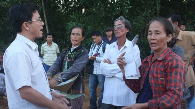 Người dân phản ứng việc áp giá đền bù thấp.