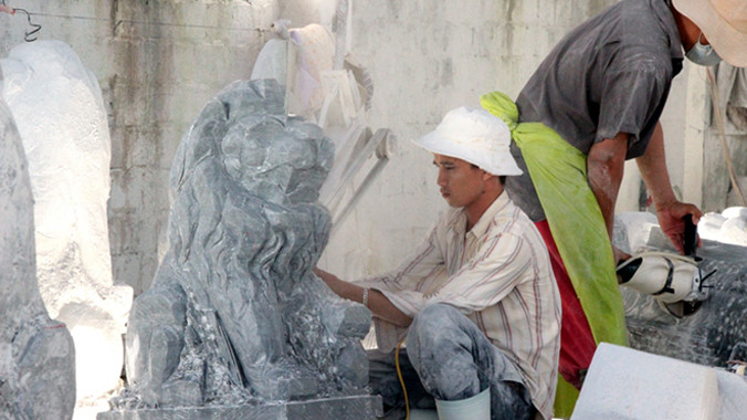 Hầu hết các hộ dân làng đá mỹ nghệ Non Nước vẫn quay lại sản xuất, kinh doanh linh vật ngoại lai.