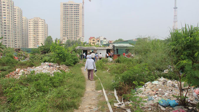 Tình trạng lấn chiếm, vi phạm tràn lan khiến phường Mễ Trì hết quỹ đất dành cho các công trình công cộng. Ảnh: DN