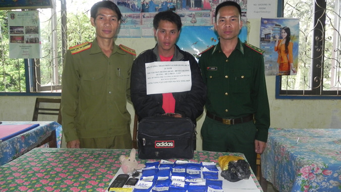 Đối tượng Thảo Mon Sai Khăm Dia Hua tại cơ quan điều tra.