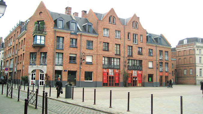 Những quảng trường rộng lớn ở Châu Âu được lát đá tự nhiên nhập khẩu từ Việt Nam.