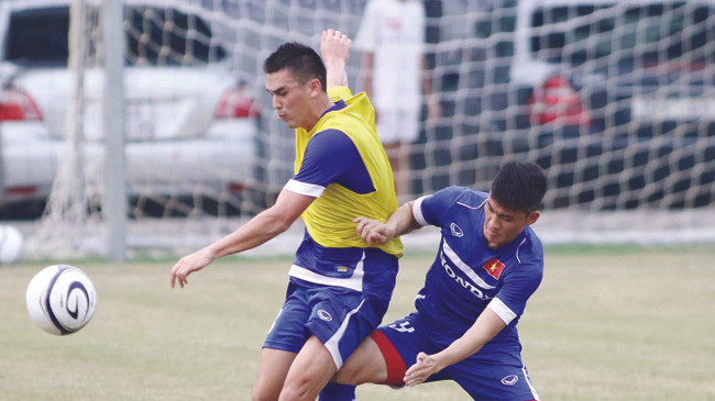 Các tuyển thủ Việt Nam tích cực tập luyện chuẩn bị cho trận gặp Iraq và Thái Lan ở vòng loại World Cup 2018. Ảnh: VSI