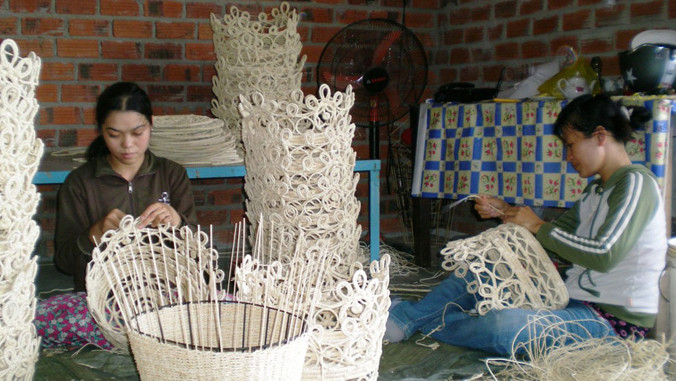 Nhiều làng nghề hồi sinh từ vốn vay ưu đãi giải quyết việc làm của NHCSXH.