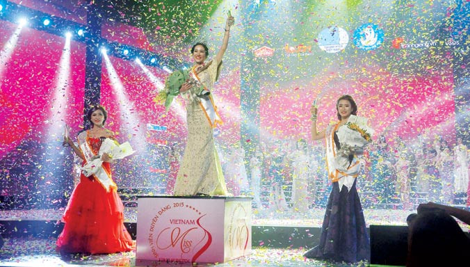 Đặng Mỹ Huyền đăng quang nữ sinh duyên dáng Việt Nam năm 2015.