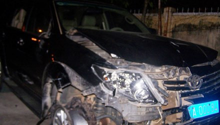 Chiếc xe BKS 82A- 000.84 mà ông Trần Quang Hùng điều khiển gây tai nạn liên hoàn.