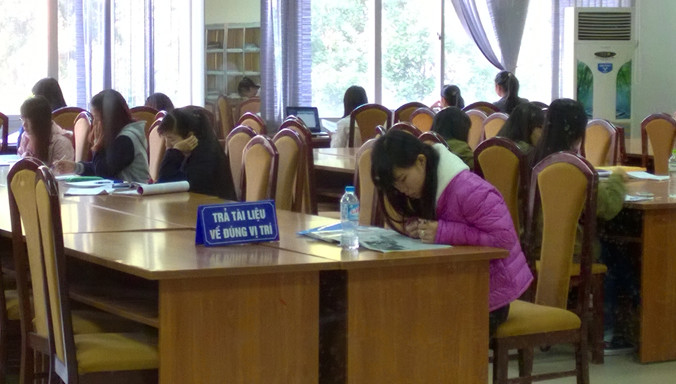 Theo PGS.TS Phùng Trung Tập, thư viện là kho kiến thức khổng lồ nên sinh viên có thể tham khảo tại đây, tránh tình trạng đi ra ngoài cóp nhặt thông tin từ những nguồn khác.