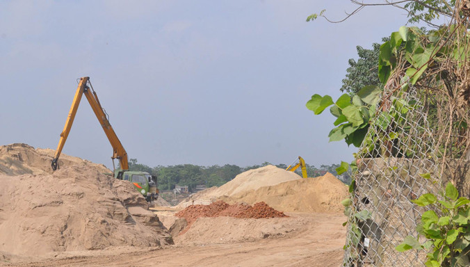 Bãi khai thác cát ở Hưng Yên.