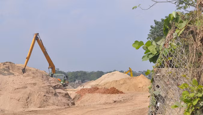 Bãi khai thác cát ở Hưng Yên.