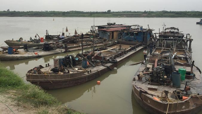 Mật phục bắt 4 tàu “cát tặc” trong đêm