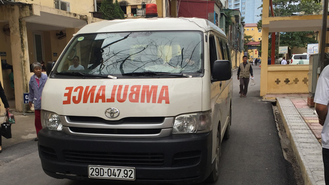 Xe cứu thương mang biển dành cho xe tải tại Bệnh viện E