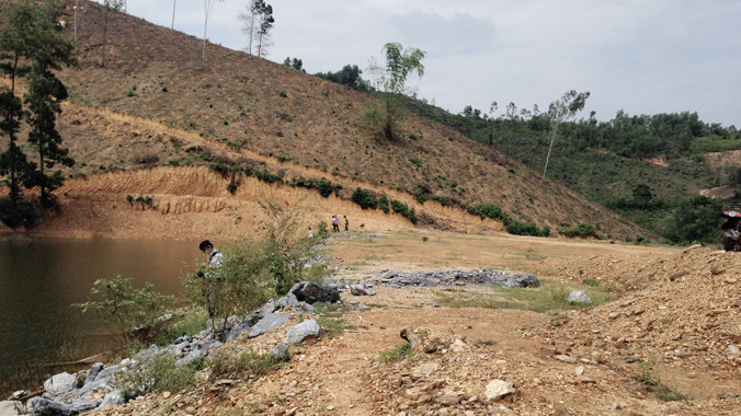 Công trình đập Hống Vàng chưa hoàn thiện nhưng đã xuống cấp nghiêm trọng.
