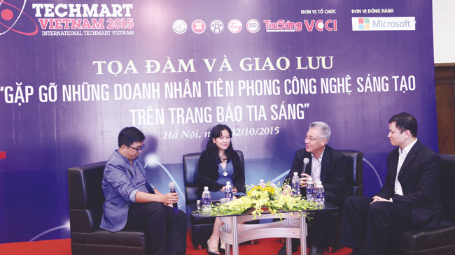 Doanh nhân Lê Diệp Kiều Trang (thứ 2 từ trái qua), Doanh nhân Nguyễn Thanh Mỹ (thứ 3 từ trái qua) tại buổi Tọa đàm. Ảnh: Ngũ Hiệp