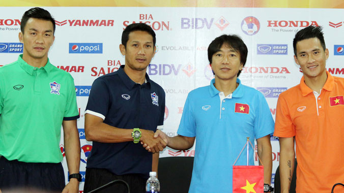 Cả ĐT Việt Nam lẫn Thái Lan đều hứa hẹn một trận cầu tấn công cống hiến khi hai đội đối đầu nhau tối nay. Ảnh: VSI