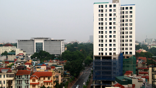 Ông Phạm Sỹ Liêm cho rằng, đối với công trình 8B Lê Trực không nên phạt cho tồn tại. Ảnh: Như Ý