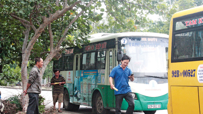 Tuyến xe buýt Tam Kỳ - Hiệp Đức ngừng hoạt động vì không được phép xuất bến.