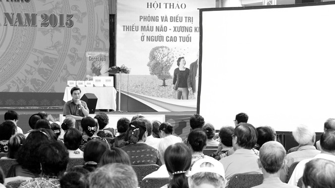 Ths. Hoàng Khánh Toàn, Trưởng khoa đông y Bệnh viện Trung ương Quân đội 108 chia sẻ tại hội thảo