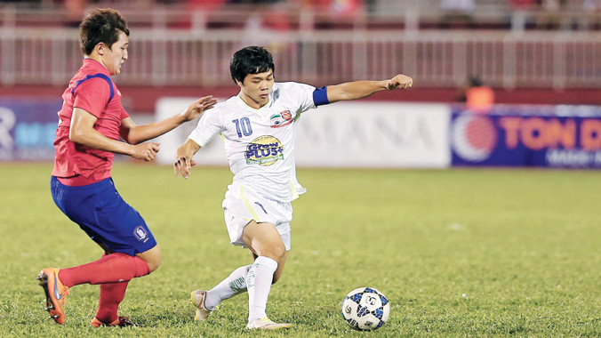 Công Phượng (phải) và nhiều đồng đội ở HA.GL được HLV Miura gọi lên tập trung ĐT U23 chuẩn bị cho VCK U23 châu Á. Ảnh: VSI