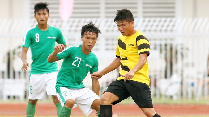 Cà Mau (phải) đẩy VFF và VPF vào thế khó khi vừa xin bỏ giải lại xin dự Giải hạng Nhất 2016. Ảnh: VSI