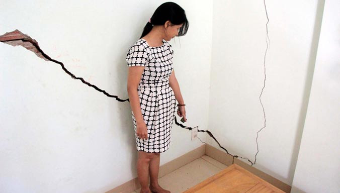 Xây chung cư cao cấp làm hỏng nhà dân