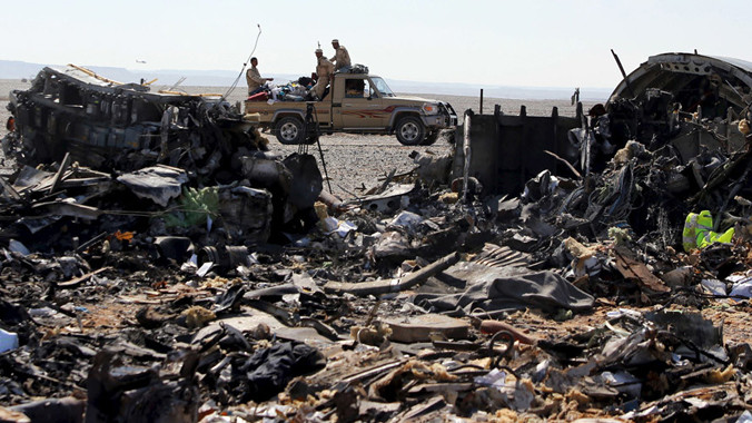 Hiện trường thảm kịch rơi máy bay Nga. Ảnh: RT