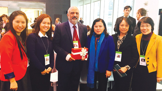 Đoàn đại biểu Việt Nam do PGS.TS Nguyễn Thị Xuyên, Thứ trưởng Bộ Y tế làm trưởng đoàn tham dự Hội nghị thường niên Quỹ từ thiện Bloomberg