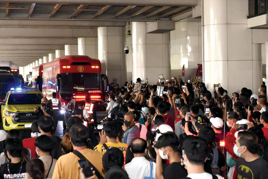 ‘Fan’ Thái Lan lên cơn sốt với sao Ngoại hạng Anh 