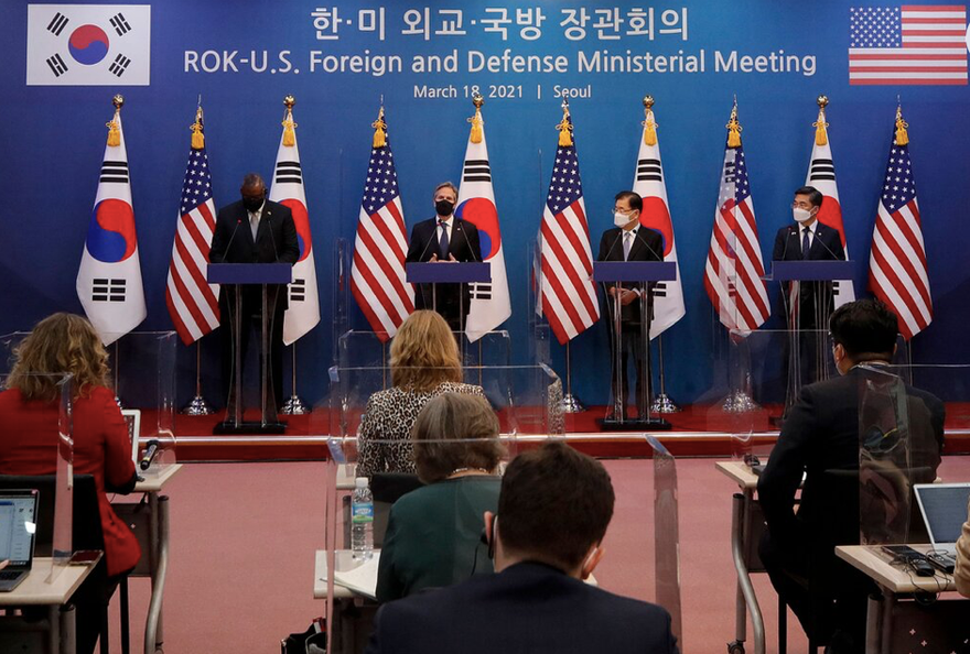 Bốn bộ trưởng ngoại giao và quốc phòng của Mỹ và Hàn Quốc trong cuộc họp báo chung ngày 18/3 Ảnh: NYT	