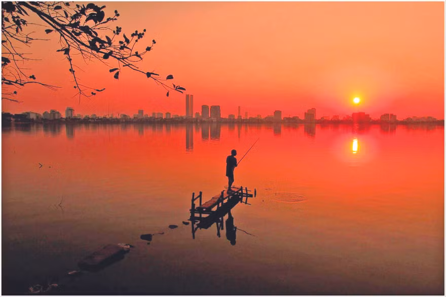 Hoàng hôn hồ Tây Ảnh: Trường Phong