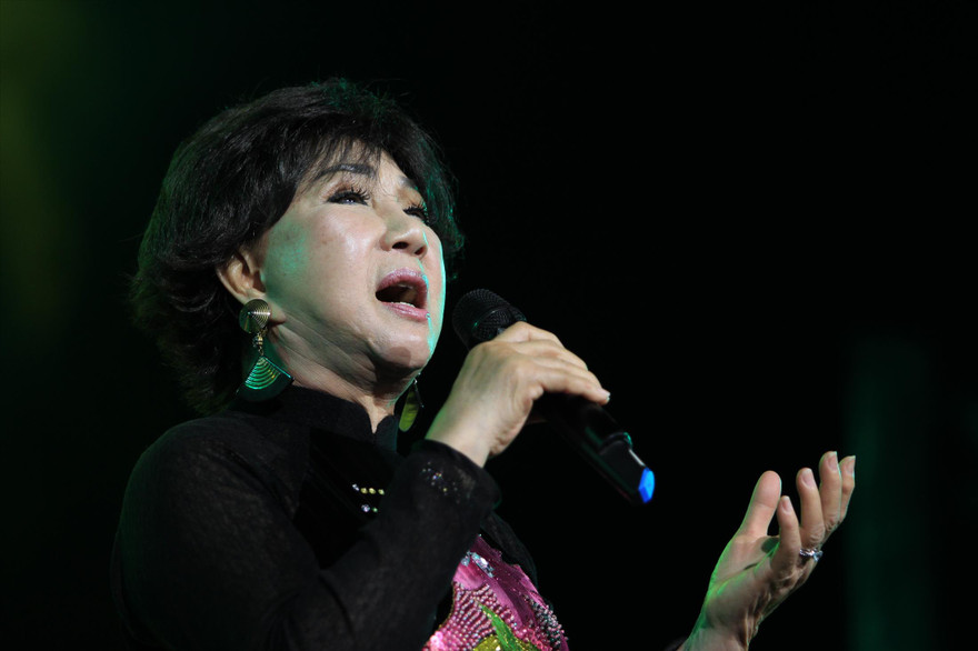 Lệ Thu trình diễn tại Nhà hát Lớn Hà Nội tháng 4/2017 ảnh: nguyễn mạnh Hà