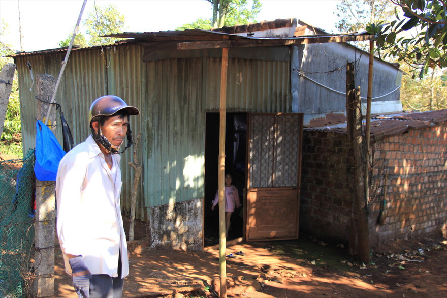 Căn nhà cấp bốn của ông Khiên muốn sửa nhưng không được 