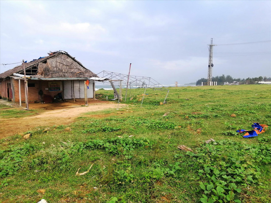 Sau 13 năm thu hồi đất, resort ở bờ biển thôn Vạn Tường chỉ là một ngôi nhà tranh ảnh: Văn Chương