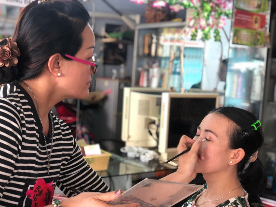 Người mẫu mặt tuy luôn đắt khách thuê nhưng nhiều nguy cơ bị dị ứng da. Ảnh: U.P 